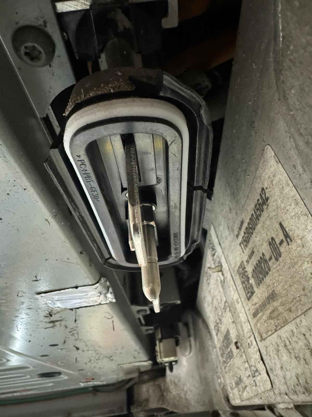 BMW i8 component 2