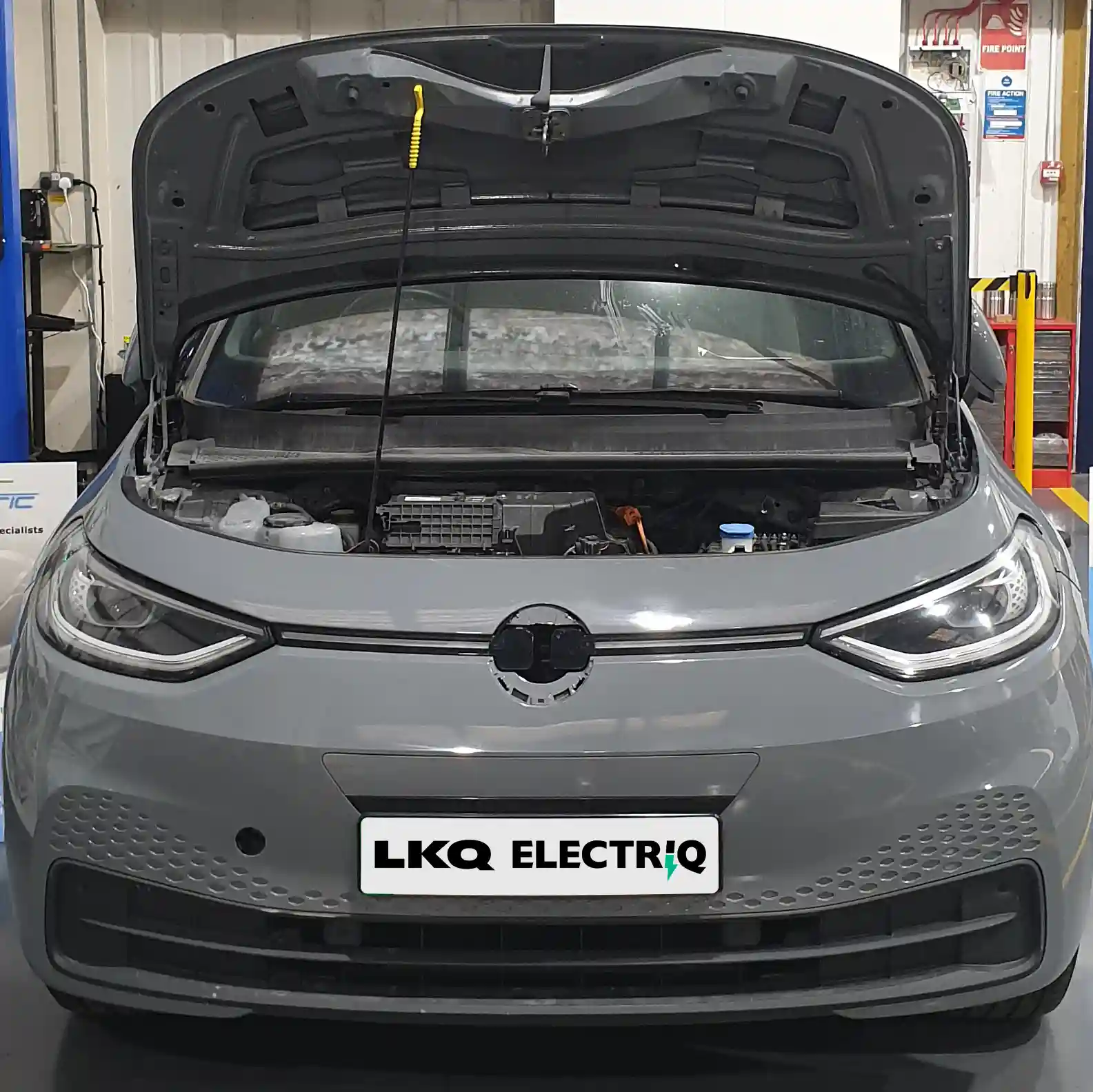 VW ID3 HV Warning Light On 2 BMW i3 HB battery fault front