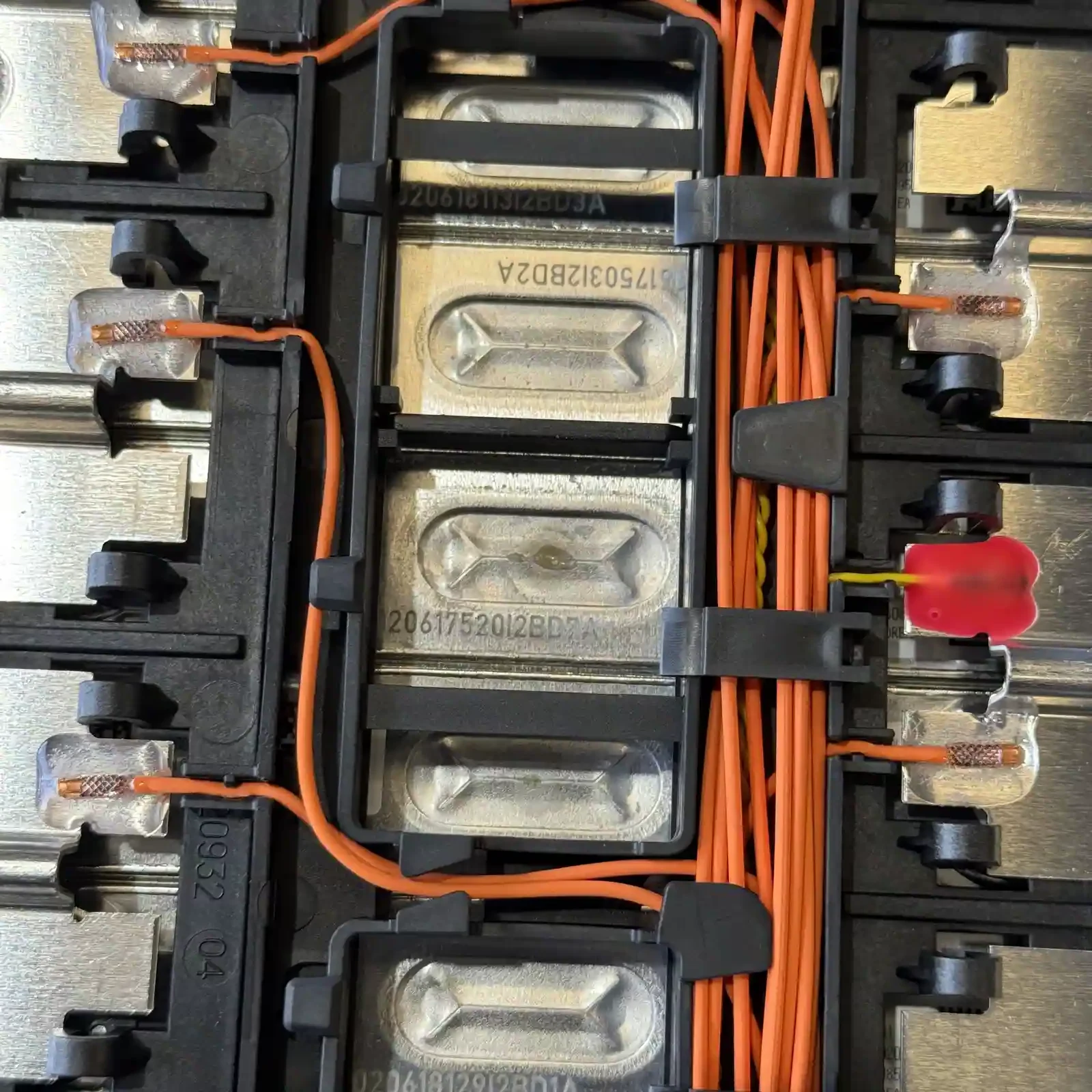 MINI Countryman HV battery removed from the vehicle for fault diagnosis and repair